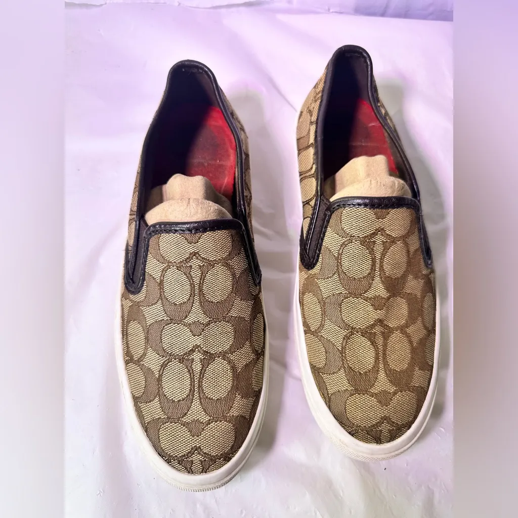 Coach Red and Black Fabric Detail - Image 3