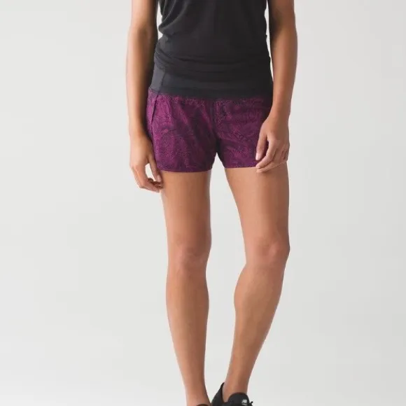Lululemon Run Times Short 4” Size 6 Mini Antique Paisley Deep Fuschia 2016 - Image 2