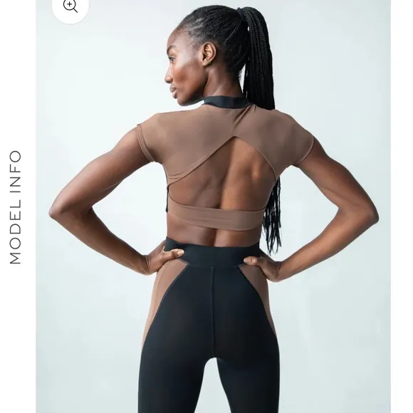 GNO Short Sleeve active crop top daughter lessons hot pink size Small sold out - Image 2