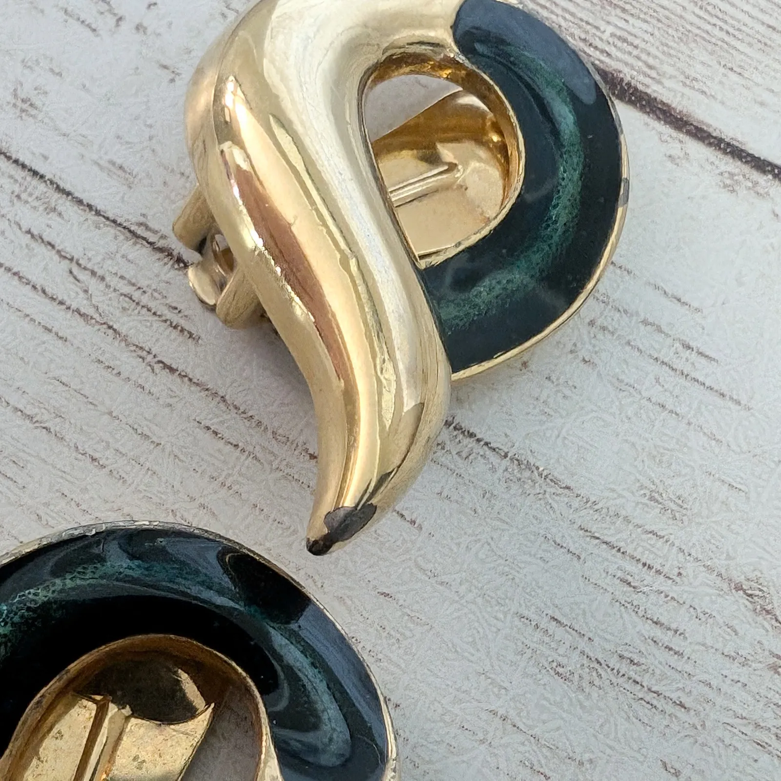 Vintage Clip On Earrings Gold Tone & Dark Green - Image 3