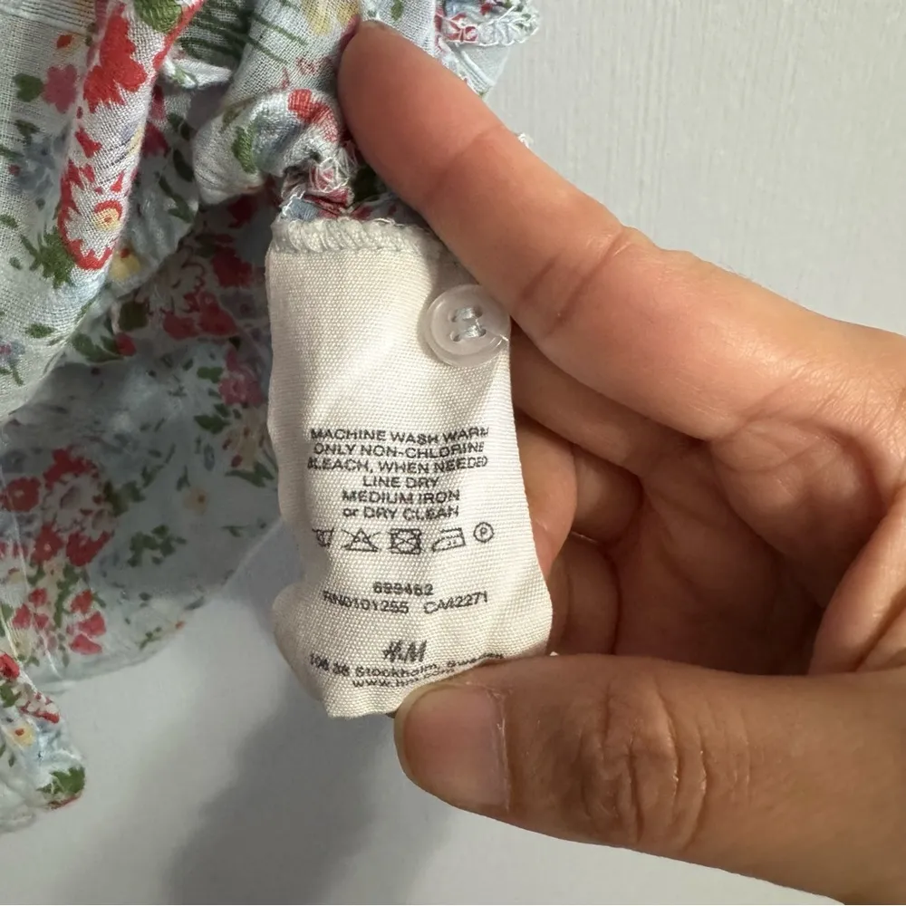H&M Sheer Basic Floral Shirt Size 4 - Image 4