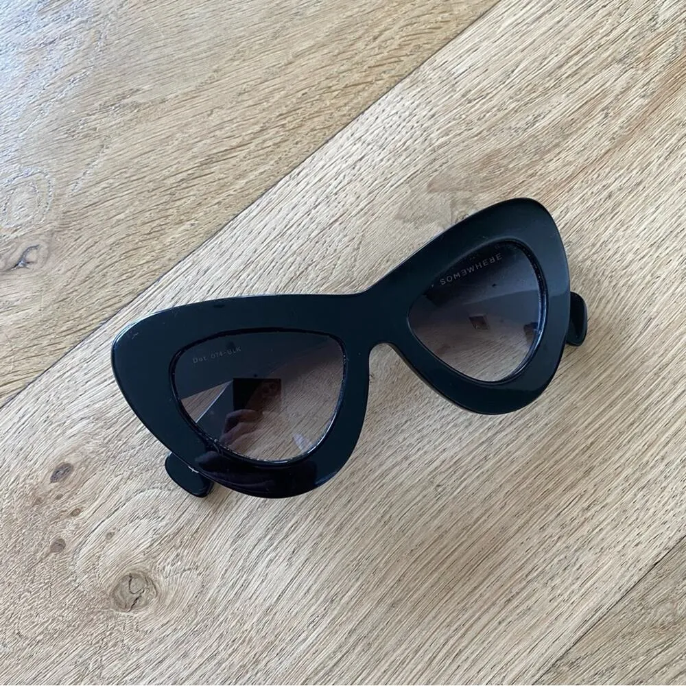 Sunday Somewhere Sunglasses in Black - Image 2