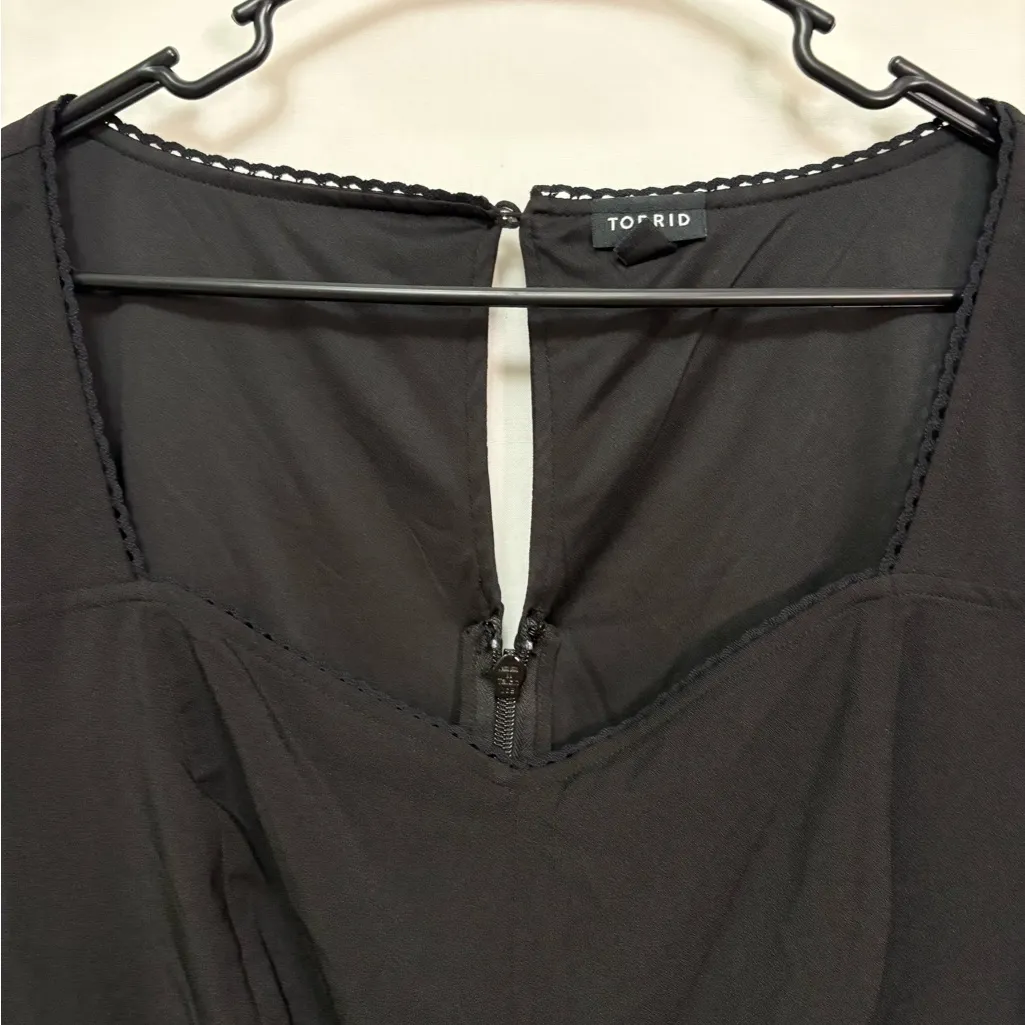 Torrid Black Stretch Crepe‎ Sweetheart‑Neck Peplum Blouse Size 3 - Image 3