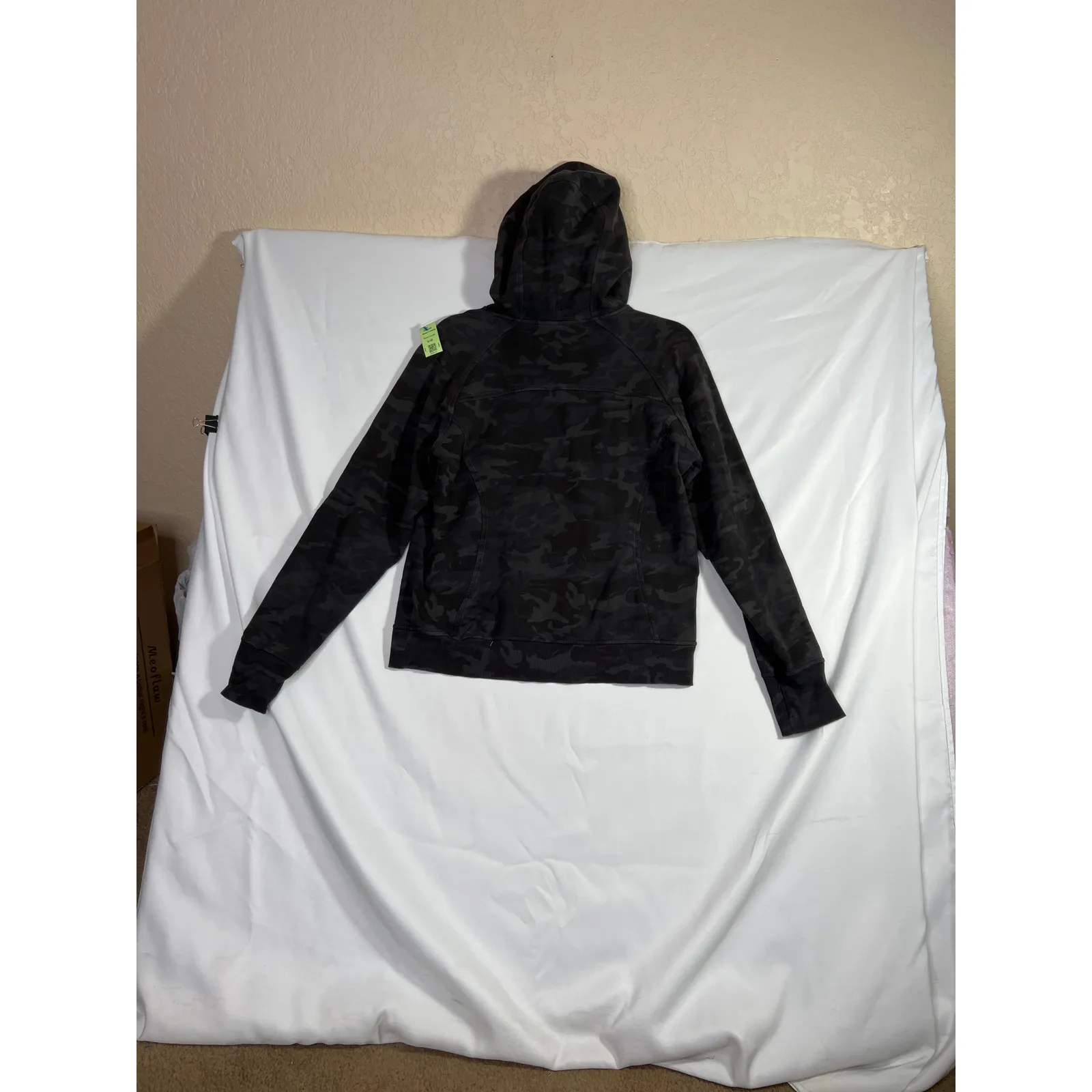 Lululemon size 6 hoodie black/grey camo kangaroo pockets thumb holes bonfires - Image 3