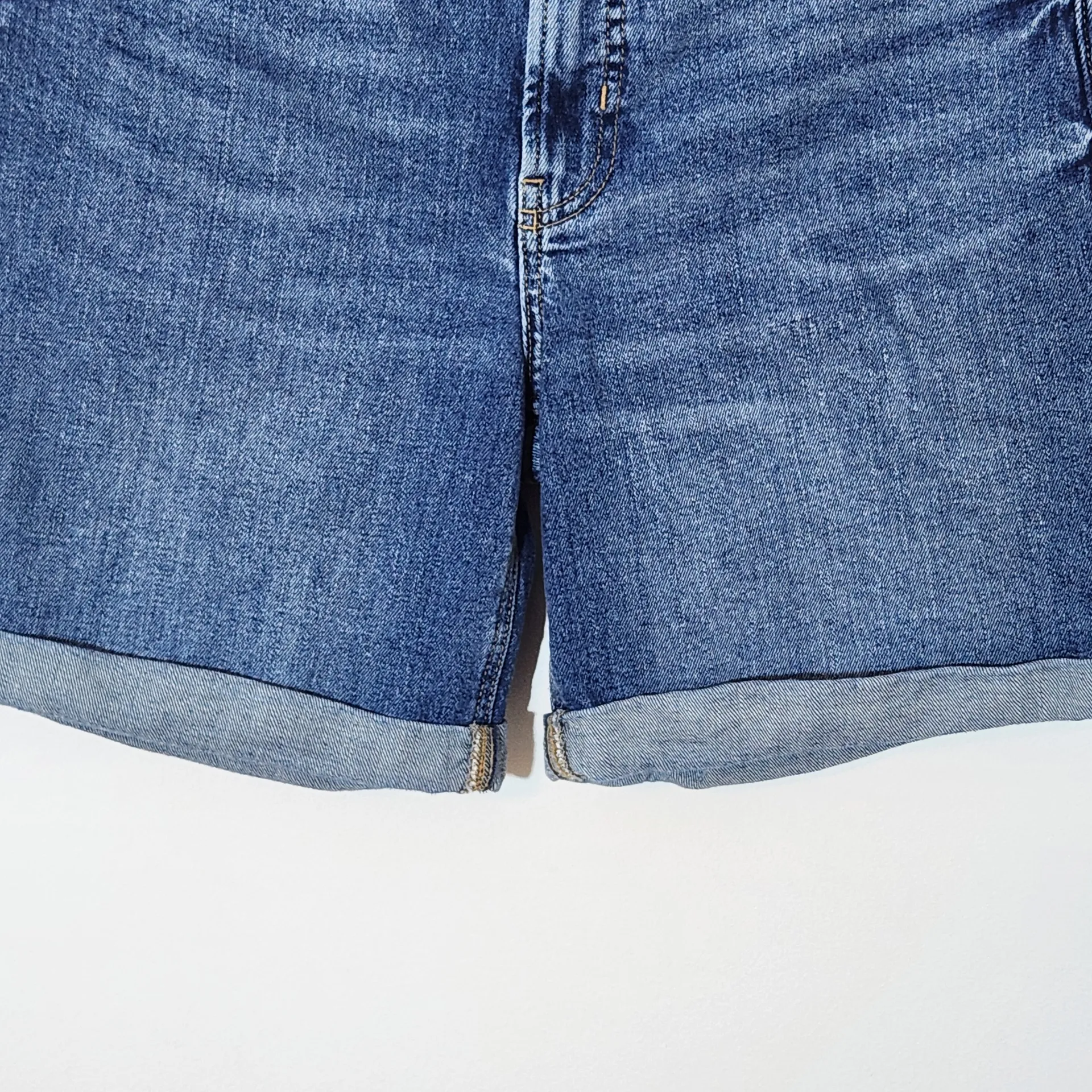 Old Navy Cuffed Jean Shorts Size 8 OG Straight High-Rise Denim Shorts - Image 3