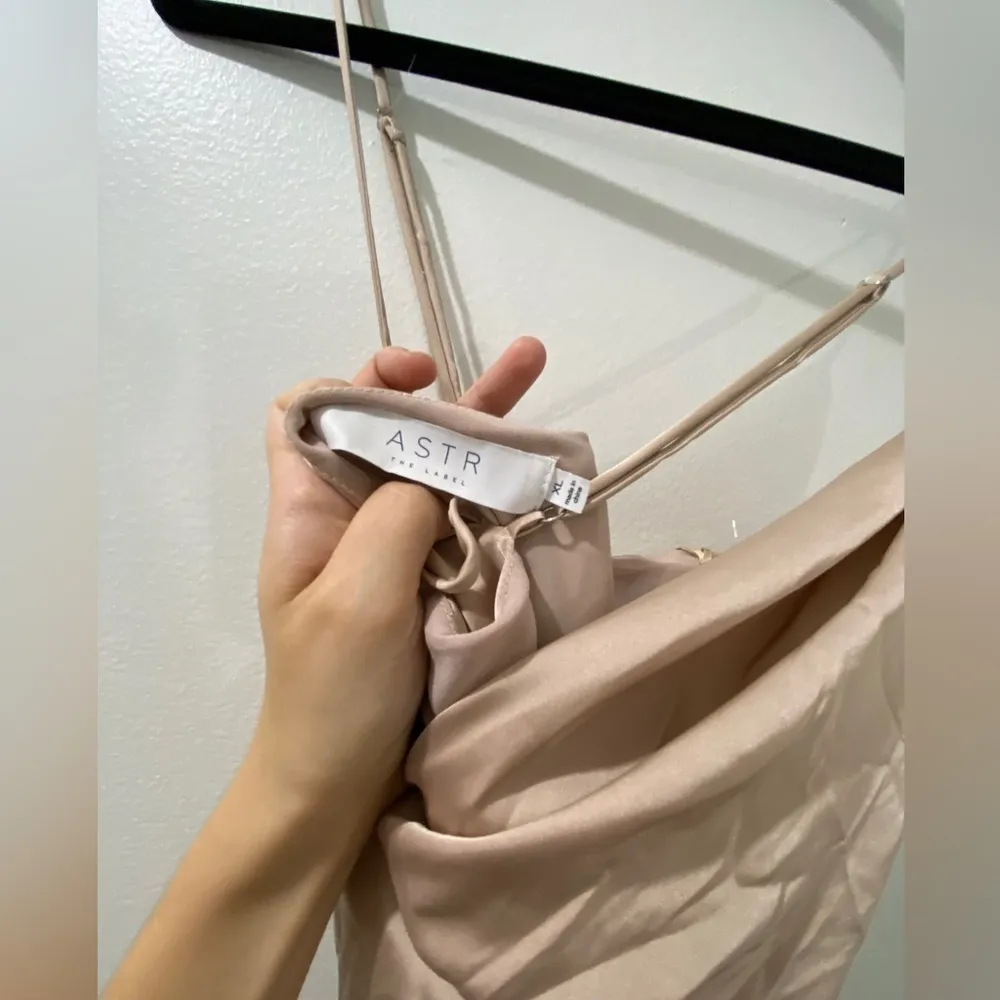 Astr The Label Palisades Cowl Neck Maxi Dress Sz XL Champagne color - Image 8