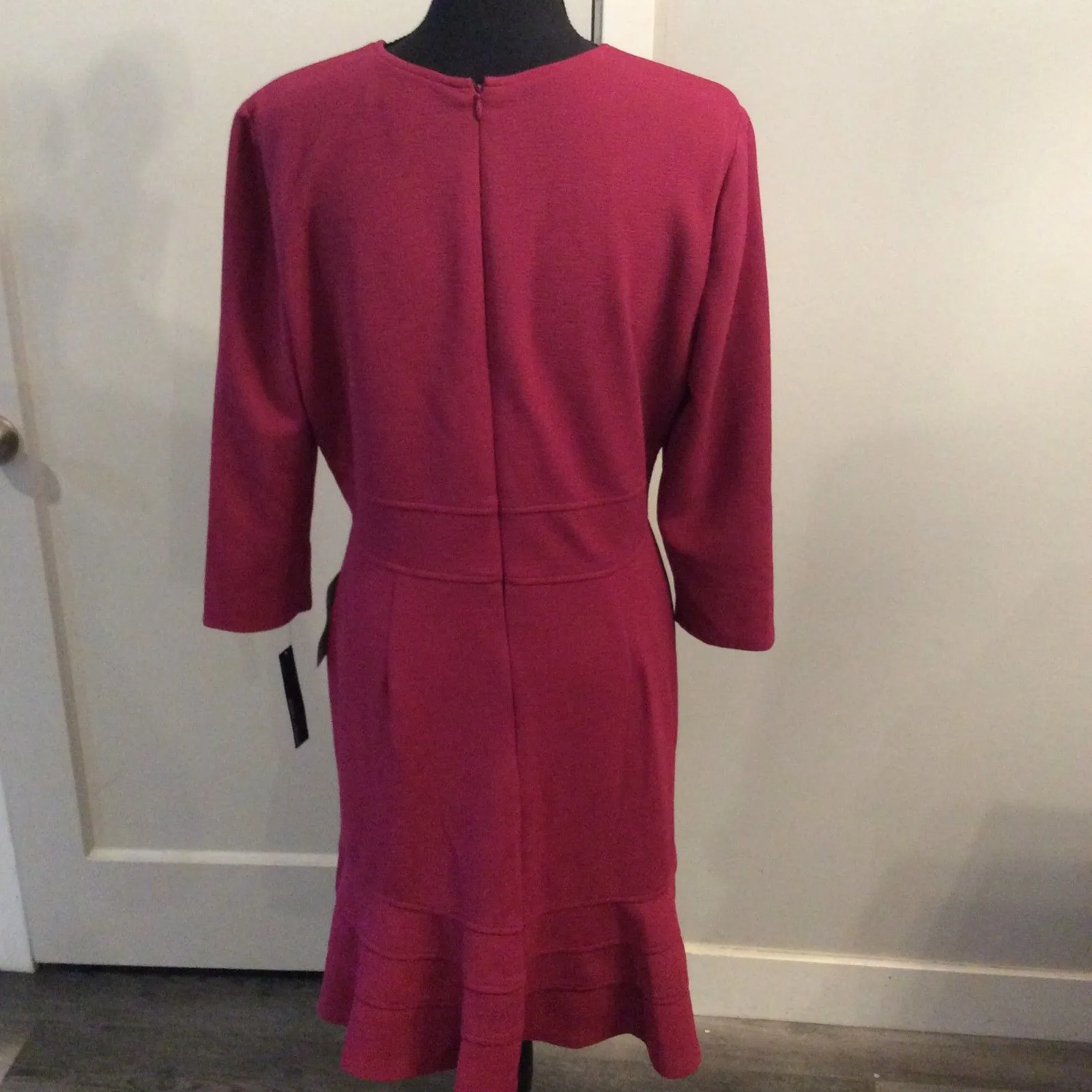 New NWT Maggy London Raspberry Ruffle Long Sleeve Size 12 Dress - Image 3