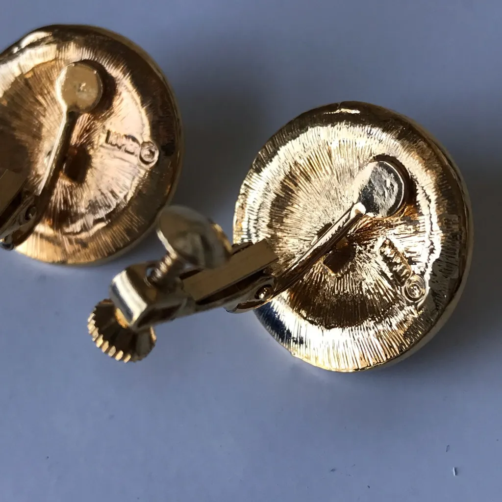 Vintage Gold Tone Round Faux Pearl Clip On Earrings - Image 7