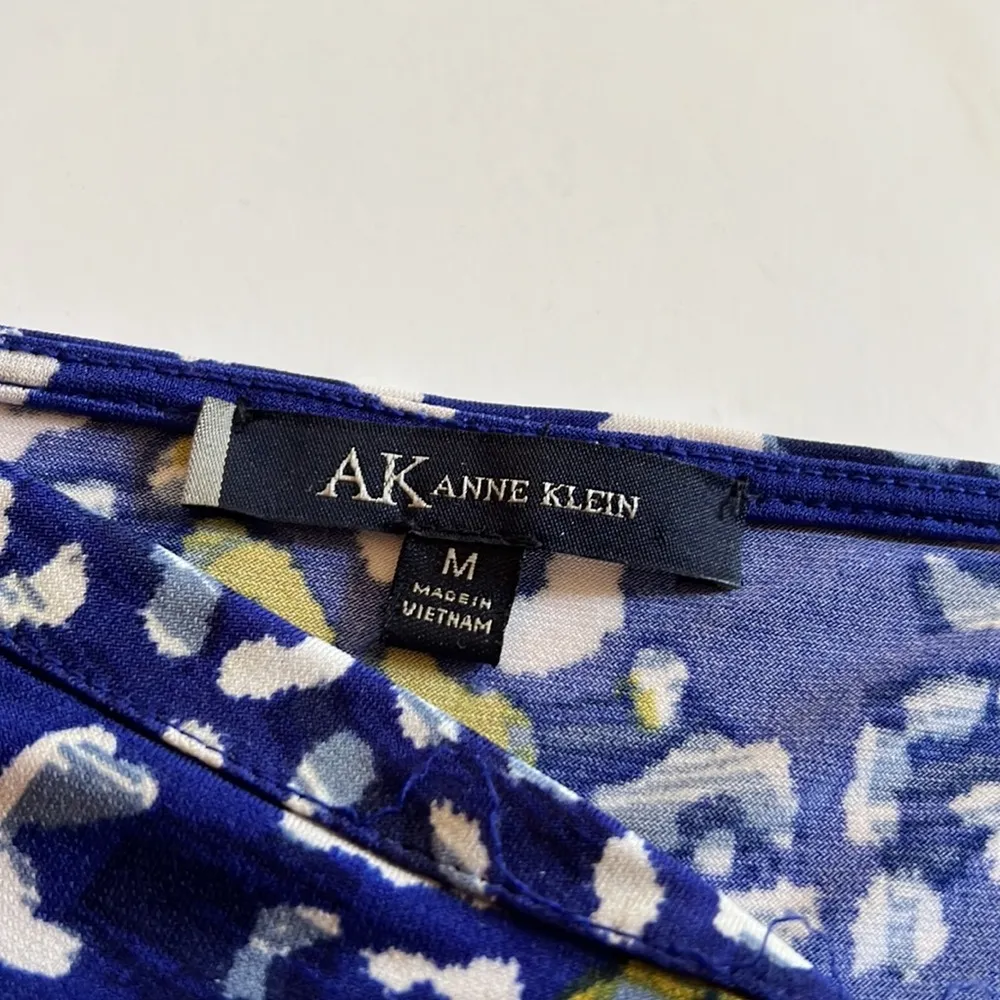 Anne Klein Blue and Gold Patterned Top - Image 3
