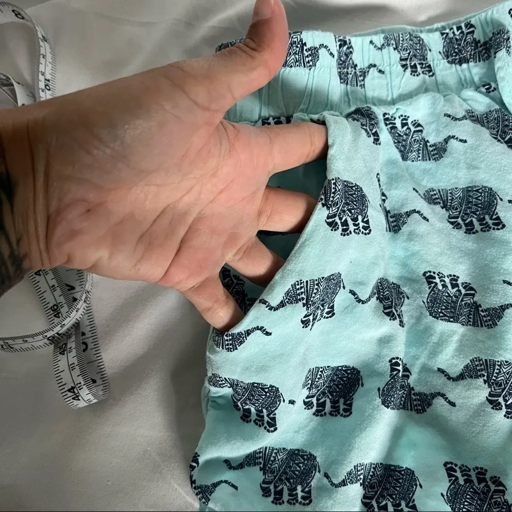 Bebop boho elephant pull on shorts medium - Image 2