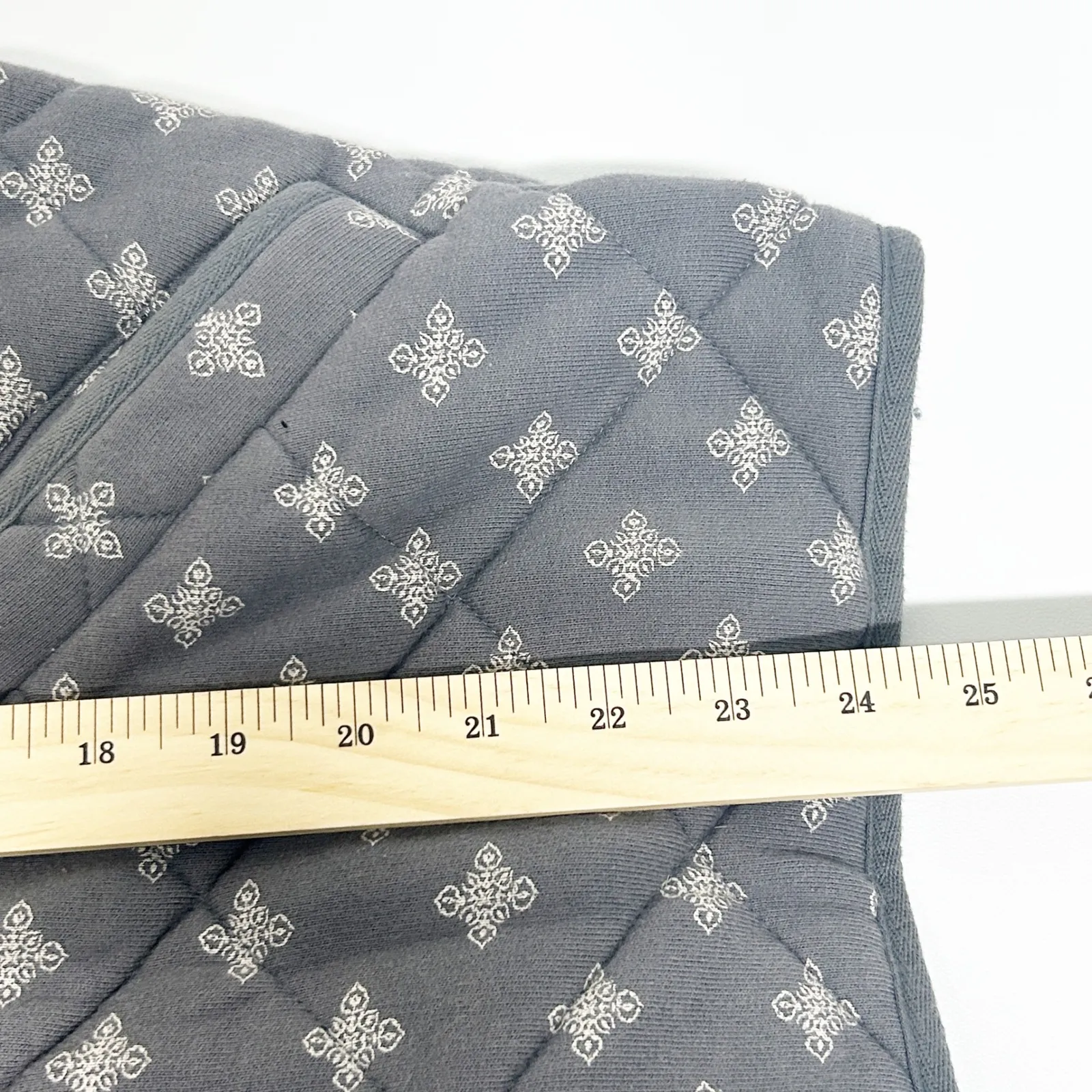 Garnet Hill Womens Easy Quilted Knit Zip Gray Print Bomber Style Jacket Size M - Image 10