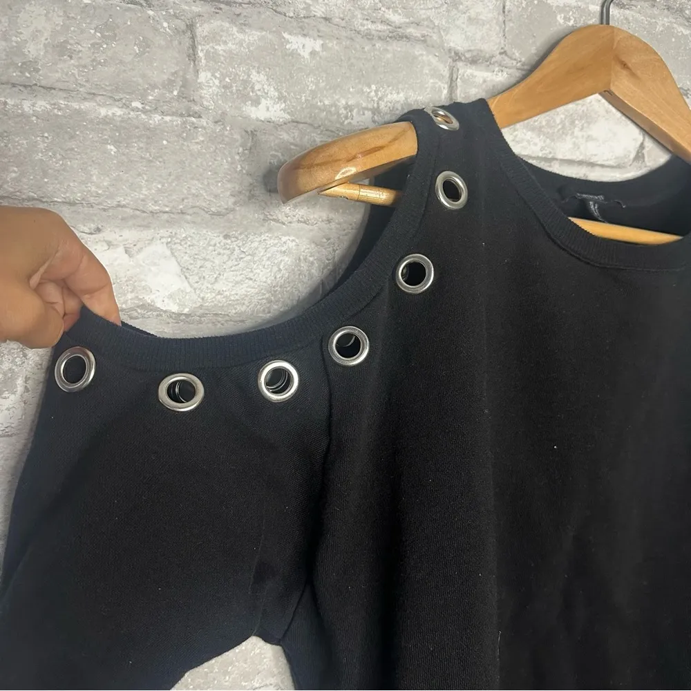 Forever 21 Women’s Shoulder Cut Out Long Sleeve Pullover Size Small *Used Black - Image 2