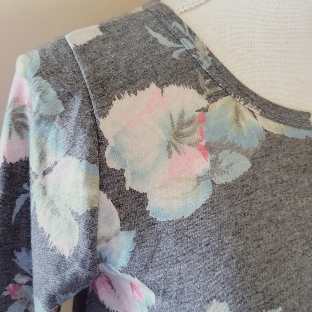Ginger G floral bell sleeve top size small - Image 2