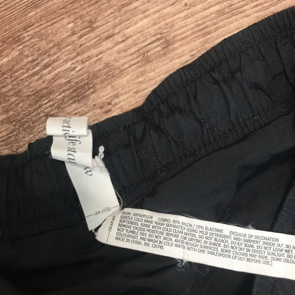 Lorna Jane Textured Black Running Shorts - Image 3