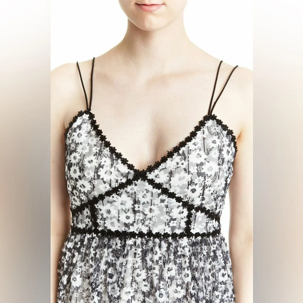 Romeo & Juliet Couture Black and White Lace Midi Dress - Image 2