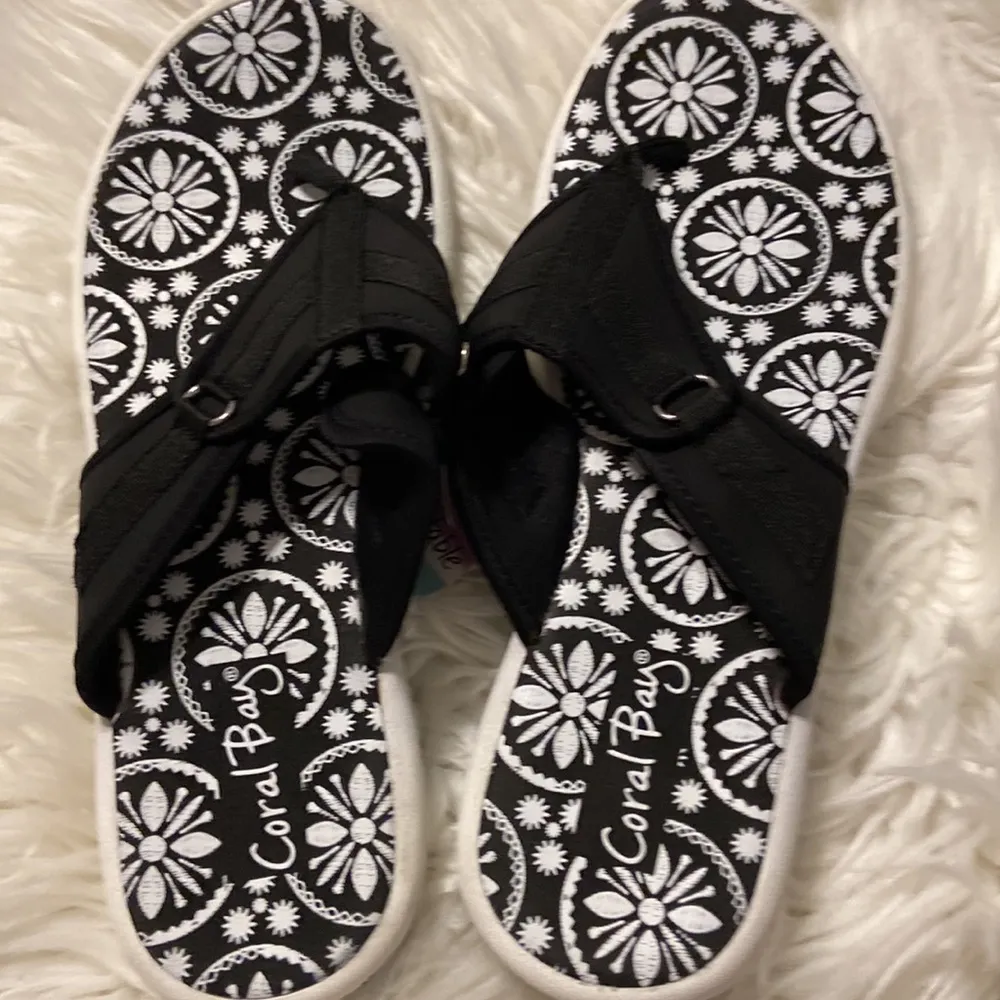 Coral Bay Sandals brand new size 10 black and white - Image 10