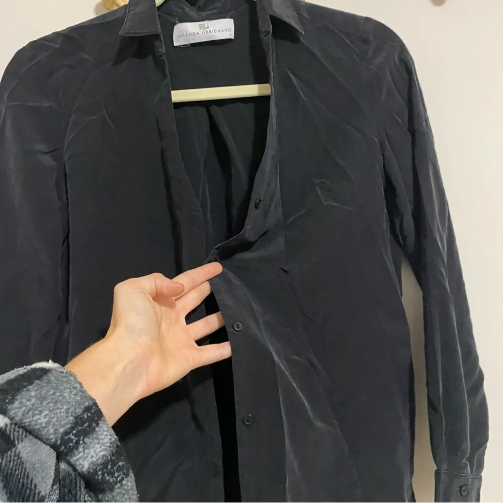 Amanda Uprichard Black 100% Silk Button Front Blouse size small - Image 3