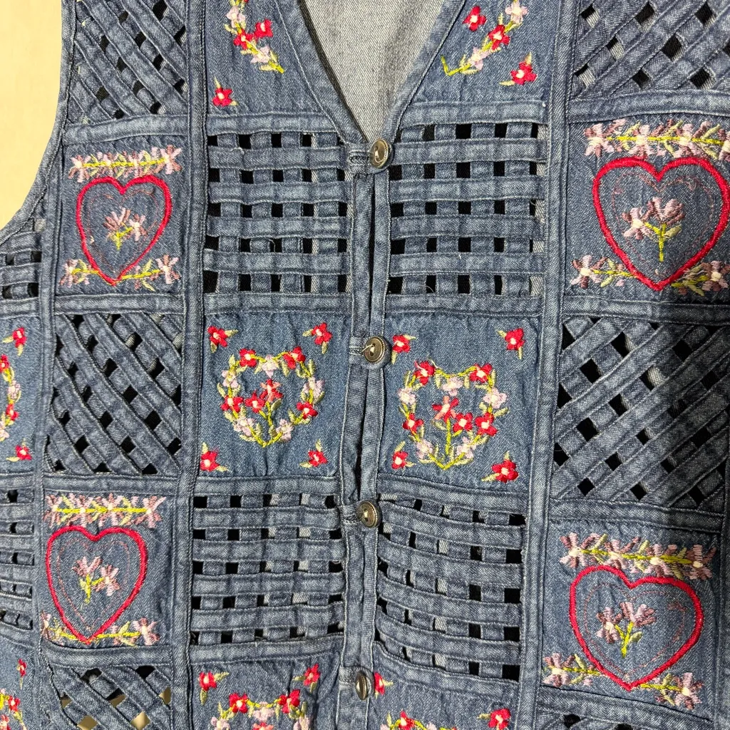Bobby Brooks Women’s Embroidered Flowers Hearts Denim Vest Cottagecore Grandma L Blue Size L - Image 4