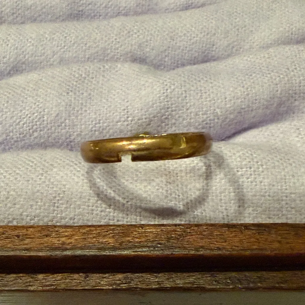 Gold Tone Ring with Turquoise Gem - Image 3