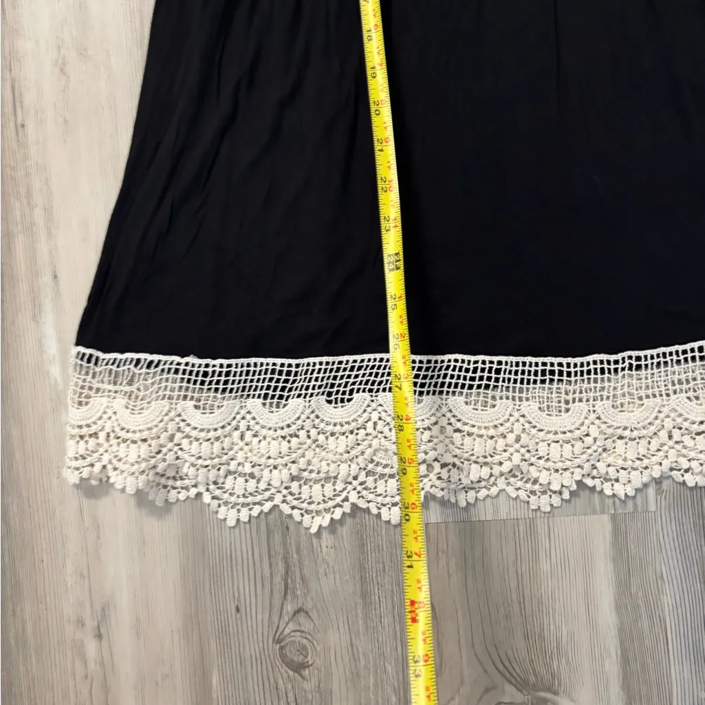 Black Sleeveless Dress with Lace Hem - Image 3