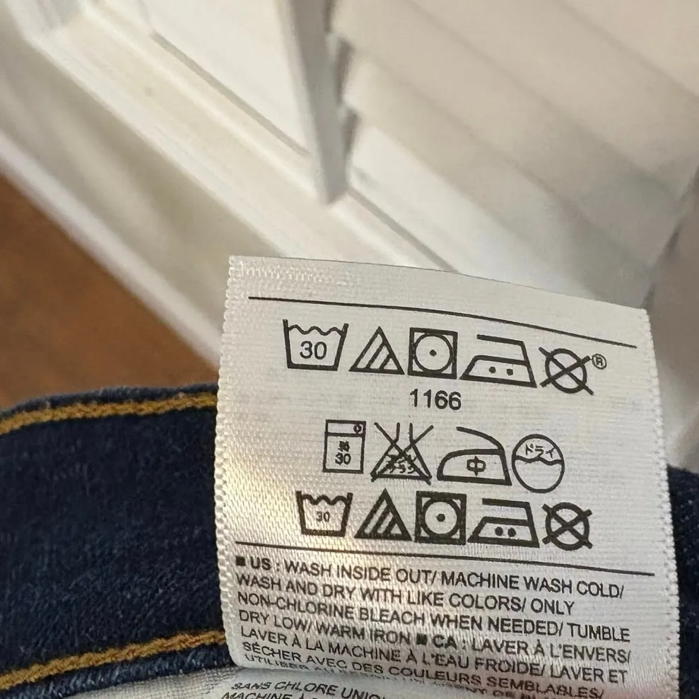 Old Navy Dark Wash Crops‎ Size 10 - Image 8