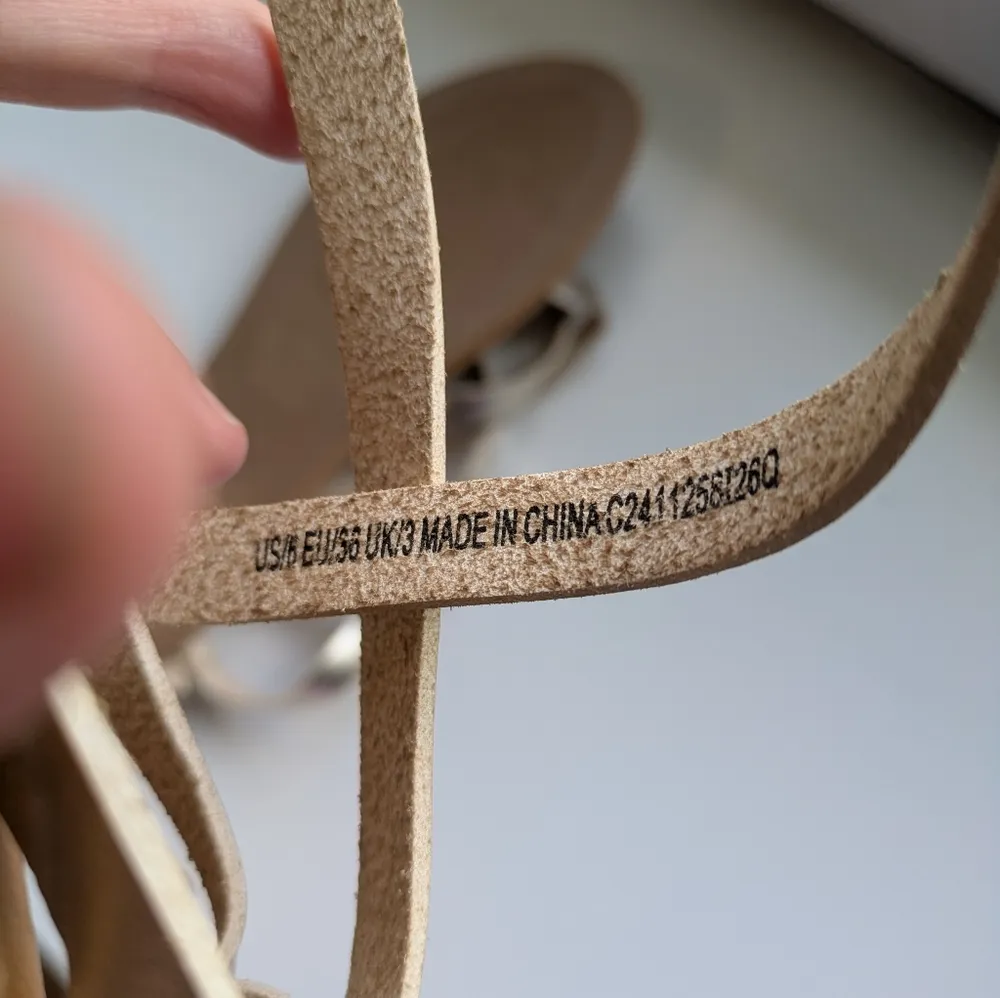 Amazon Essentials Gold Metallic Sandals 6 - Image 6