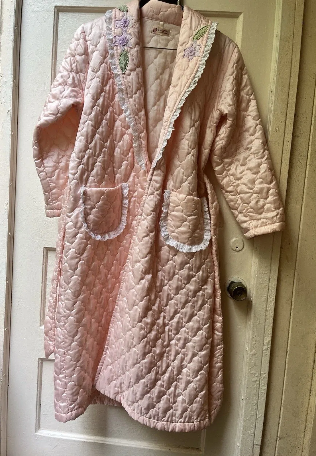 Vintage Cottagecore Grannycore Quilted Robe M Pink Floral Embroidered Rustic Size M - Image 1