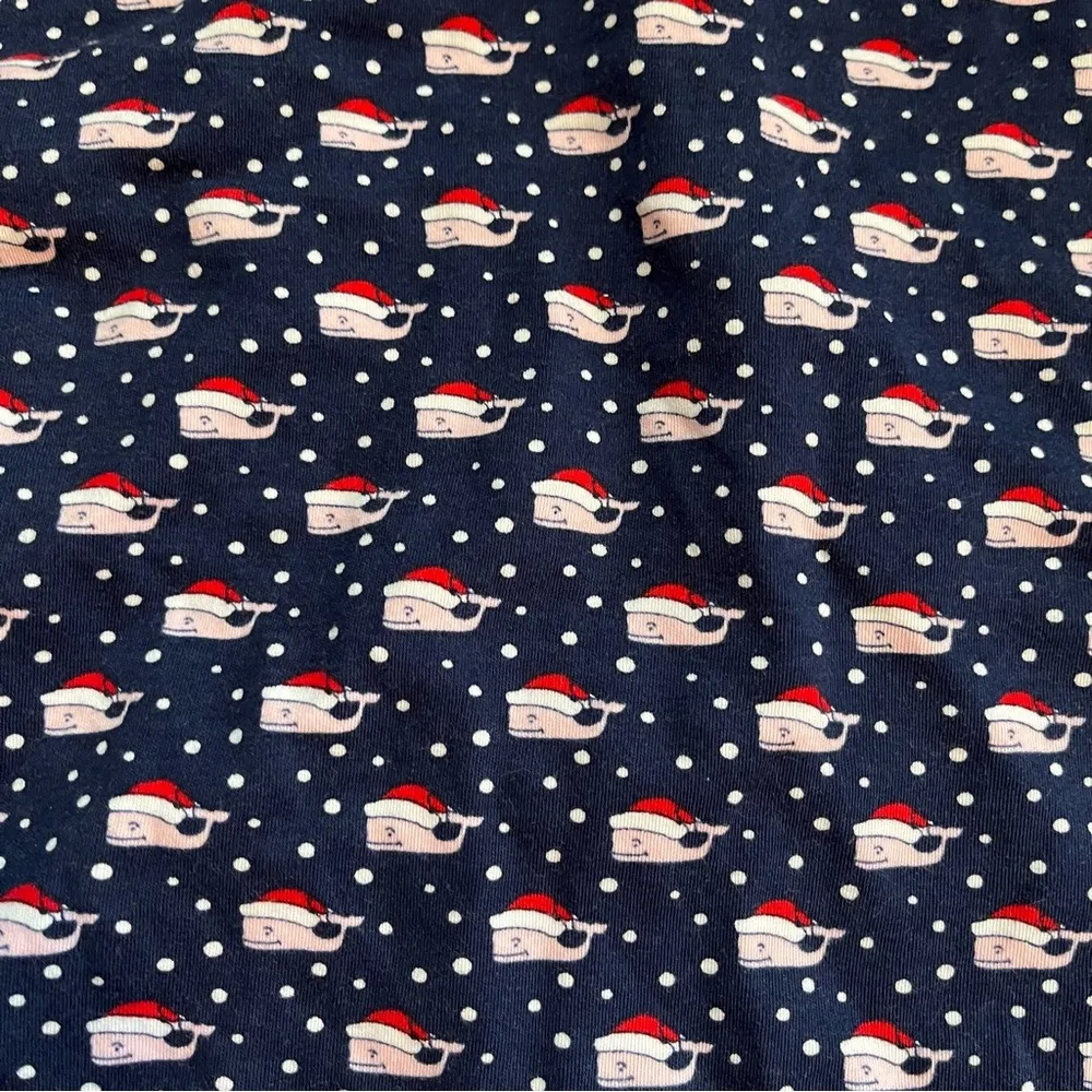 Vineyard vines Santa whale pajama Henley top size medium - Image 3