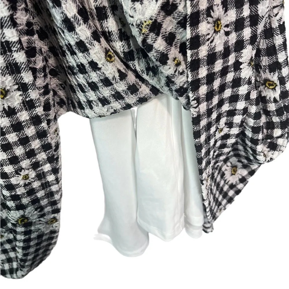 Torrid checkered daisy print dress size 1 - Image 7