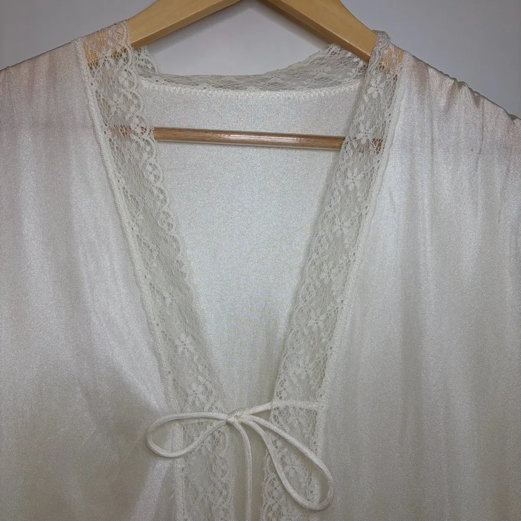 Gilead Vintage Getting Ready Bridal Robe. Size: Medium. White - Image 4