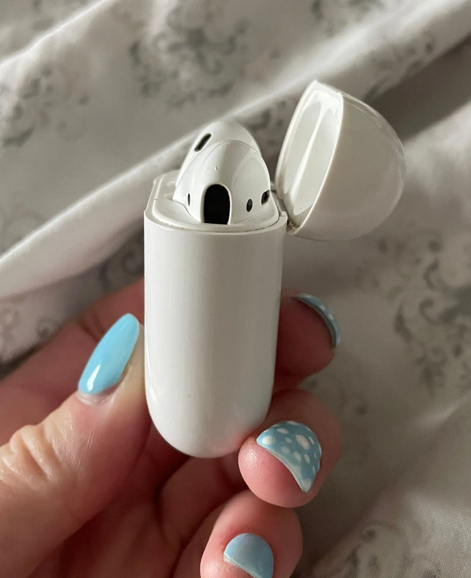 Apple AirPods - Image 3