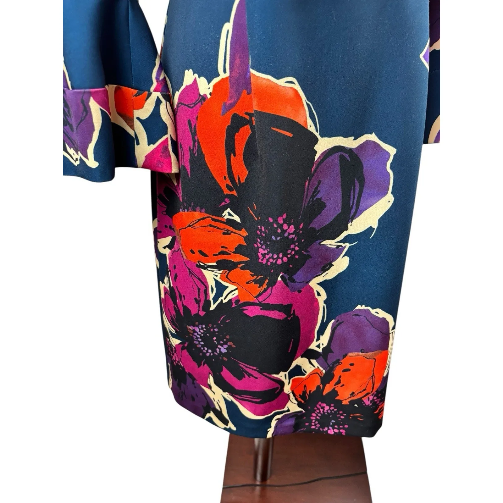 Trina‎ Turk Navy Floral Work Wear Cocktail Belle Sleeve V Neck Dress 8 - Image 3