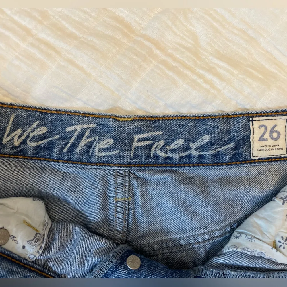 FREE PEOPLE We the Free Distressed Raw Hem Button Fly Cutoff Denim Short Size 26 - Image 7