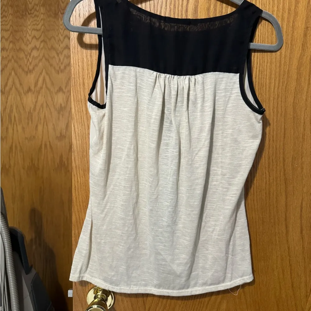 Maurices no sleeve shell/blouse - Image 4