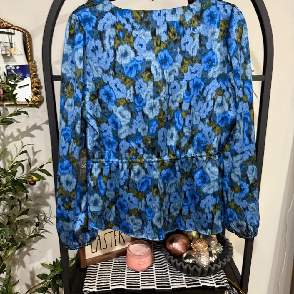 Vince Camuto Blue and Green Button Down Shirt size medium - Image 6