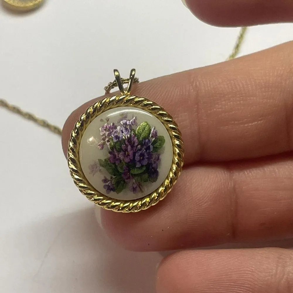 Women’s Signed Crown Trifari Purple Flowers Set Gold Tone Necklace / Earrings - Image 8