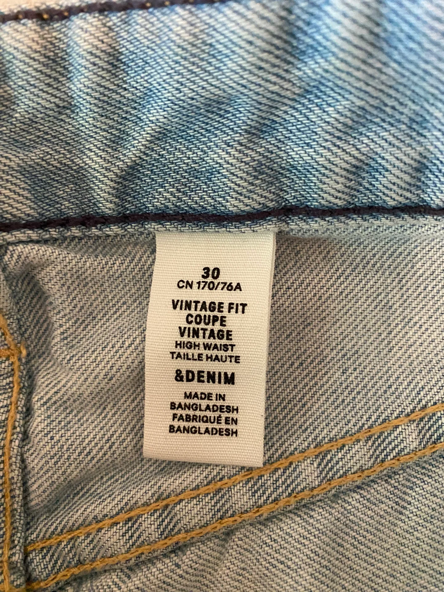 Ripped High Wasted Mom Jeans Blue Size 30 - Image 3