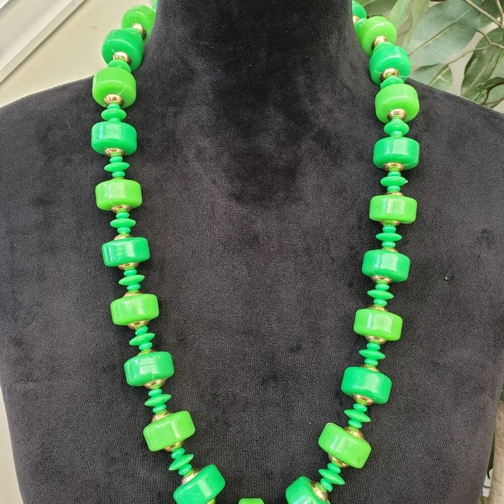 Women Fashion Green Large Beads Chunky Statement Necklace with Spring Ring Clasp - Image 2