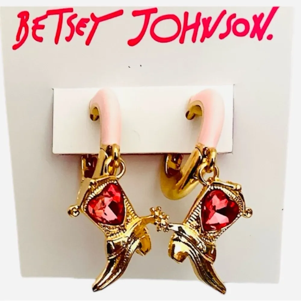 🩷👢BETSEY JOHNSON Cowboy Boot Enamel Huggie Earrings / Gold Pink Heart Crystal - Image 4