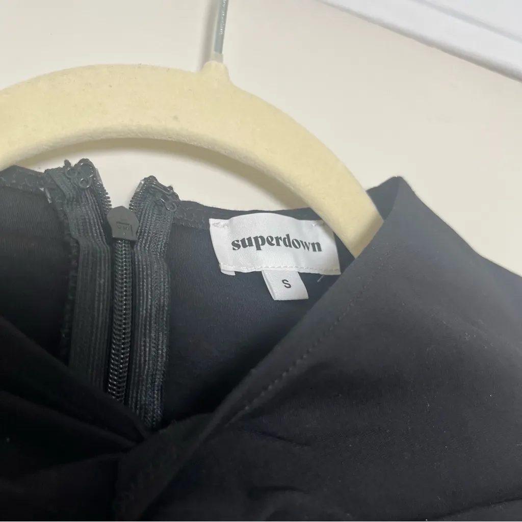 NWT Superdown Revolve Gabby Cut Out Long Sleeve Top in Black Size Small‎ - Image 4