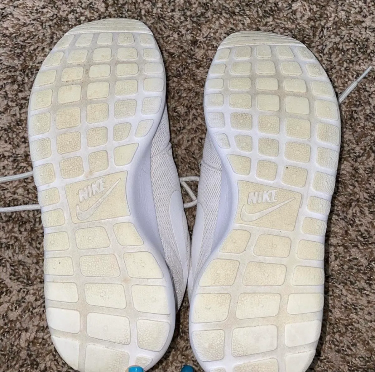 Nike Tennis Shoes - Image 4