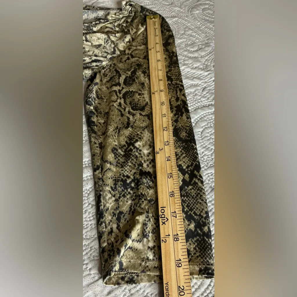 Dana Buchman Blouse with Snake Print and Draped Detail - Size L - Image 11