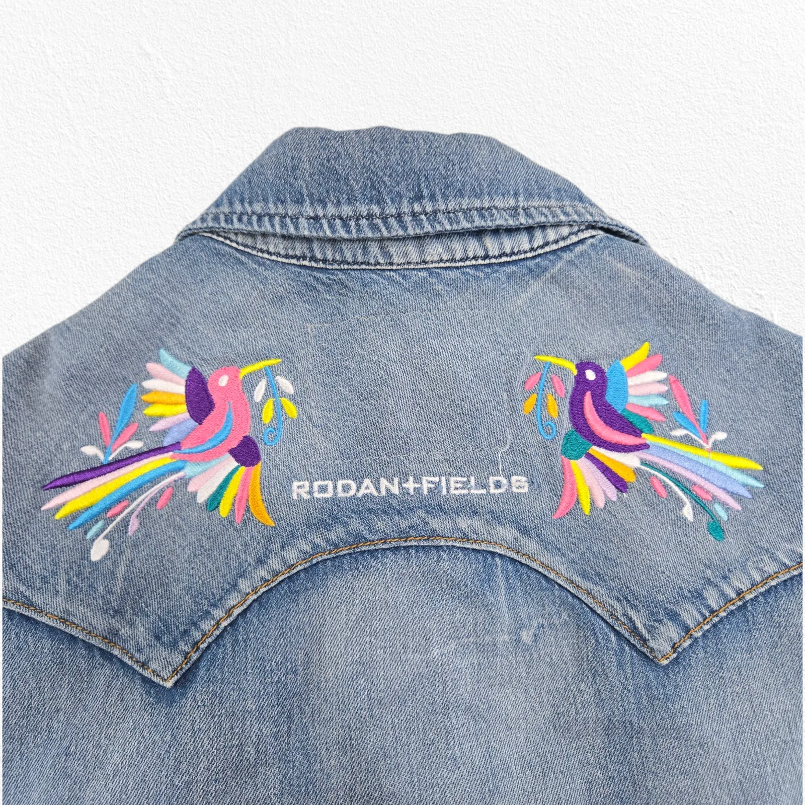 Imogene and Willie x Rodan + Fields Denim Western Embroidered Vest Size Small - Image 12