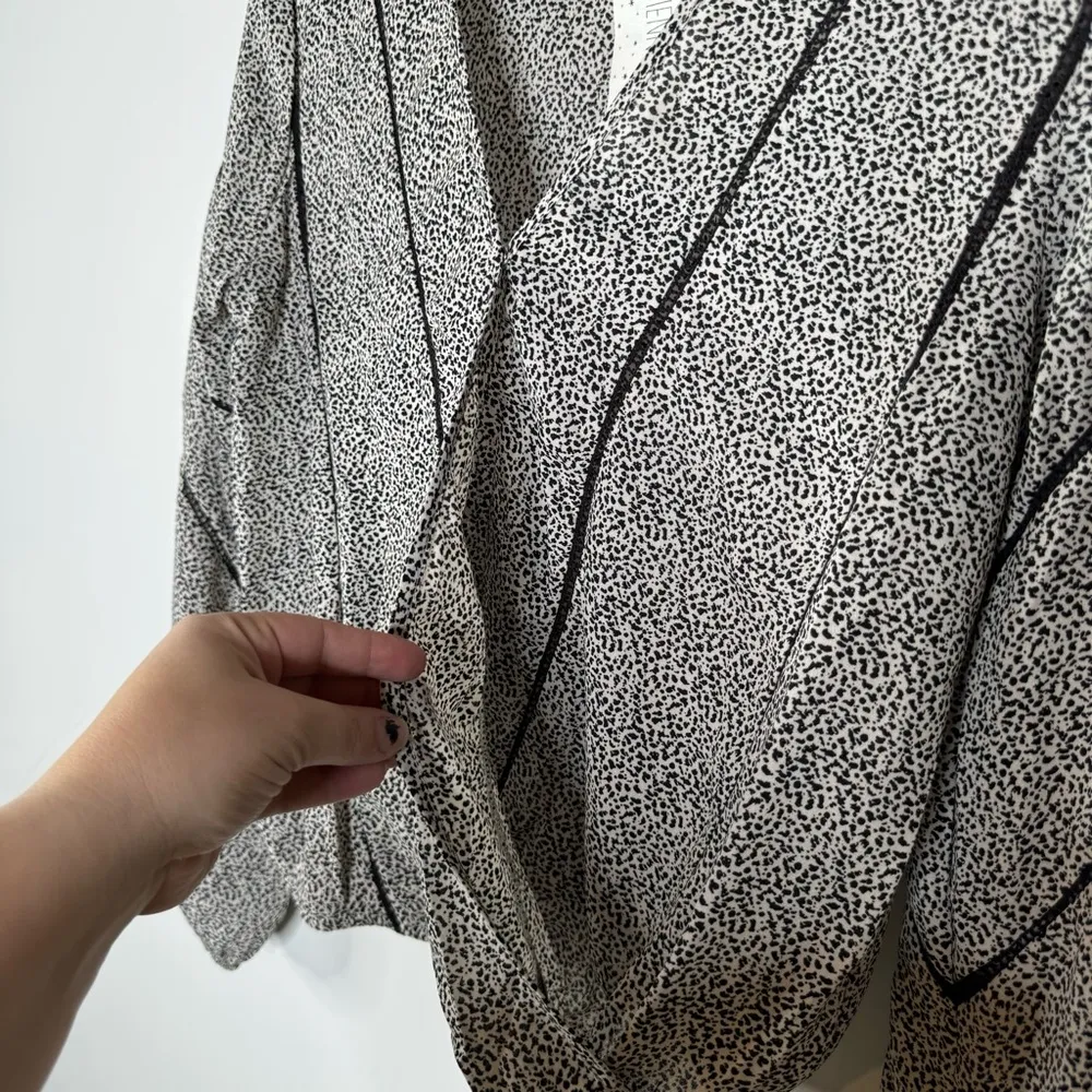 Sienna Sky NWT Wrap Front Blouse Size Medium - Image 4