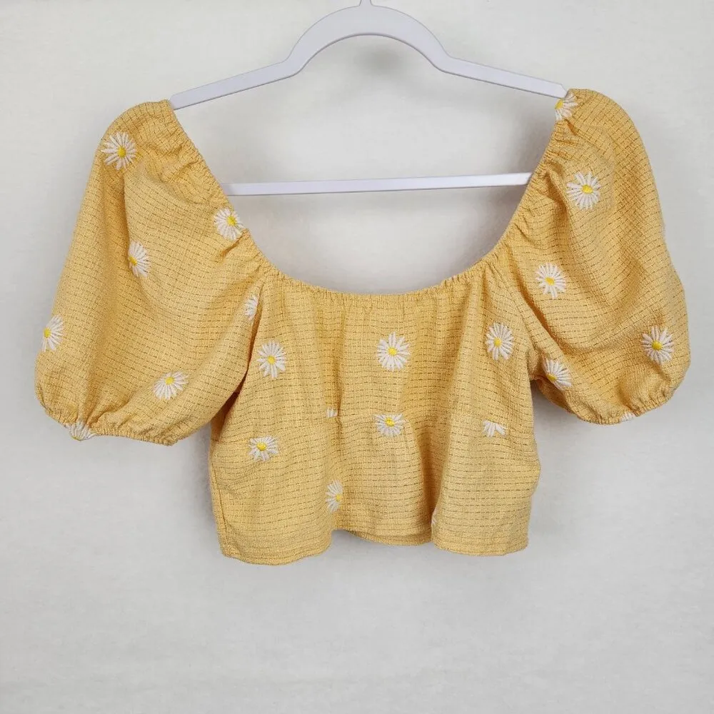 Altar'd State Womens Daisy Puff Sleeve Crop Top Size M Yellow with White Daisies - Image 2