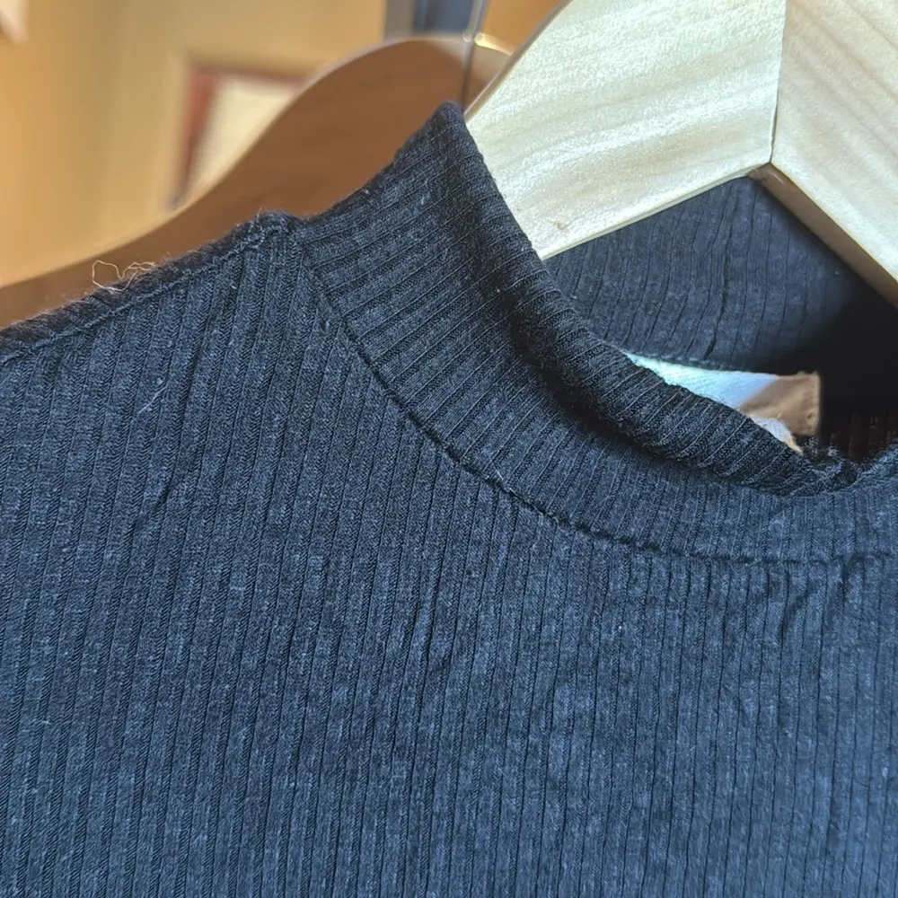 CHARLOTTE RUSSE RIBBED MOCK NECK LONG SLEEVE THONG BODYSUIT SIZE SMALL - Image 4