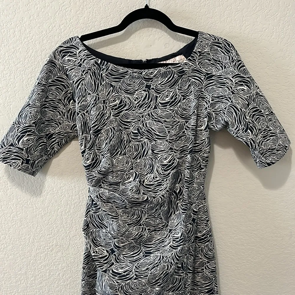 LELA ROSE Women's Navy Floral Rose Print Drape Crew Neck Pencil Dress, Size 8 - Image 3