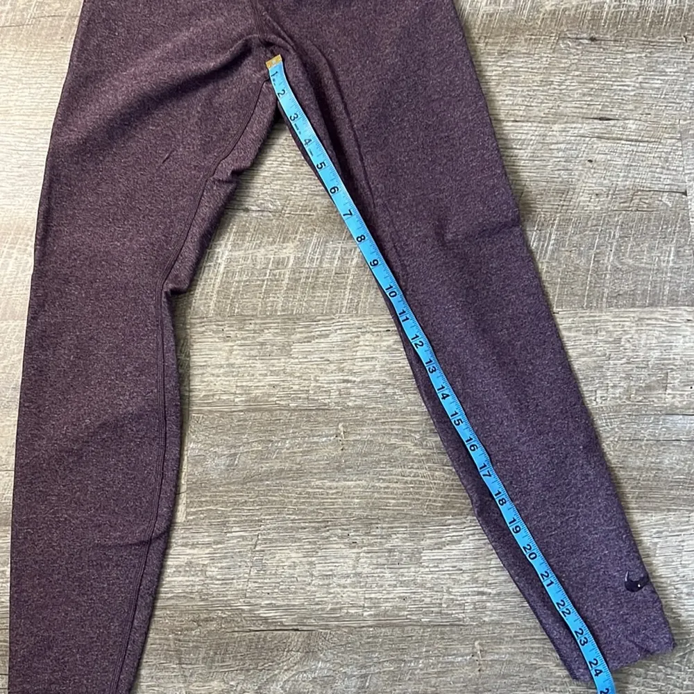 Nike Ten One Legend Purple Capri Legging Size Medium - Image 4