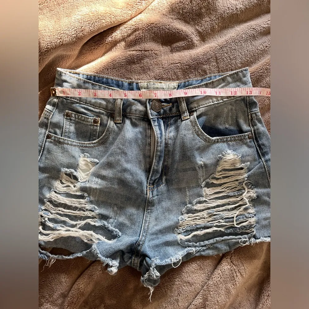 HOT KISS CiCi Short Distressed Blue Denim Jean Shorts Women’s Sz 3 EUC - Image 4