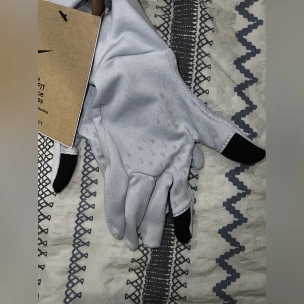 NWT NIKE Dri-Fit Fleece‎ Gloves XS/S - Image 3